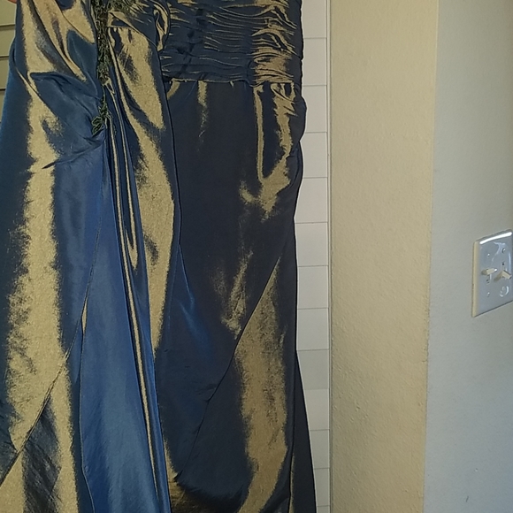 Dress - Picture 8 of 8